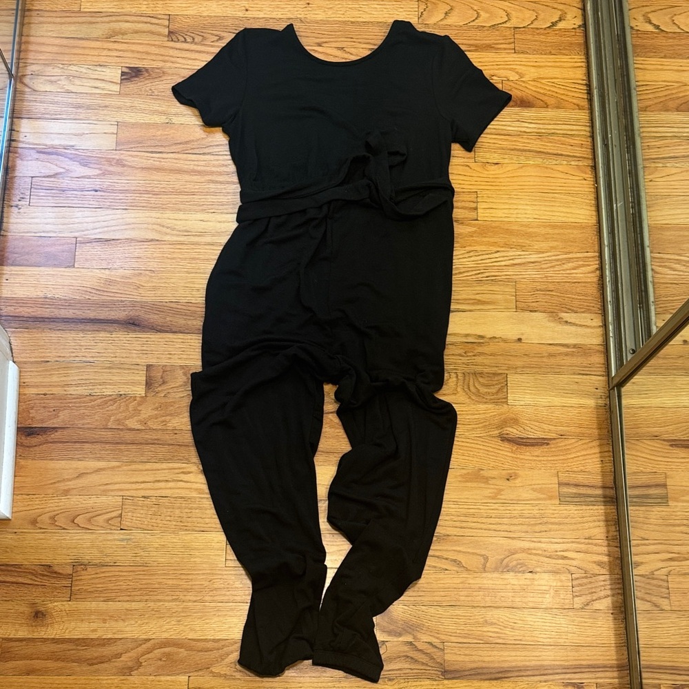 A Pea in the Pod Black jumpsuit small